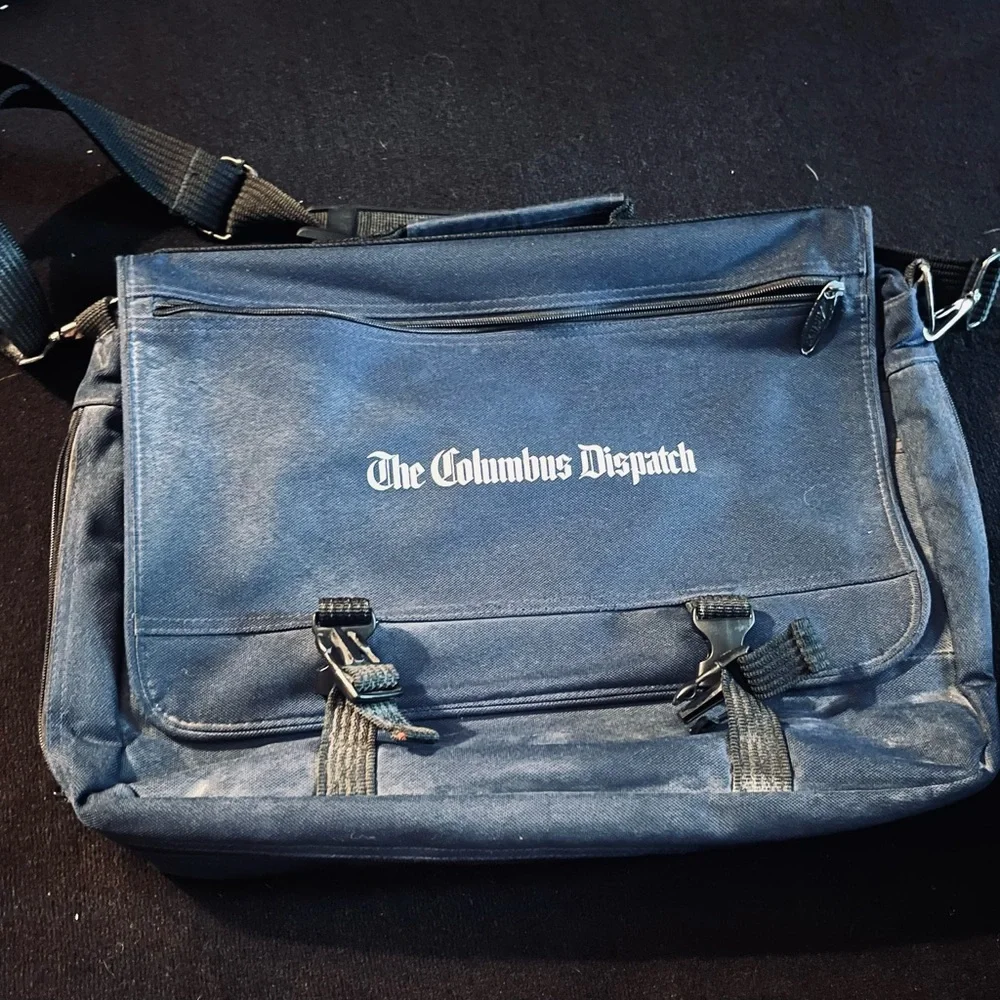 Stylish Aldo Men's Messenger Bag - Picture 4 of 6